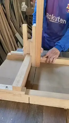Although not so fast.. This way is more practical..  #bikinpurusan #caratukang #reels #woodwork #decor #doors #makersgonnamake #interior #woodart #construction #woodworking #carpenter #table #furnituredesign #woodcarving #viralreelschallenge #FineWoodworking #woodworkingcommunity #interior #wooddesign #carpenter #maker #DIY #reelsfb #furniture #wood 