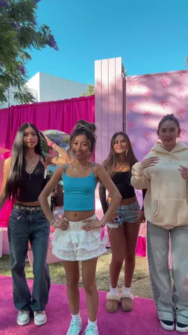 missing the PPP pop up rn!! #bellaluu #tiktokdance #friendshipgoals #OOTD @alyssaavlogs @Ava Lulic 
