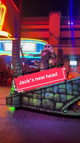 Who likes #jackskellington ‘s new face at #disneyland ? - his old one stopped above the actor’s mouth .. 