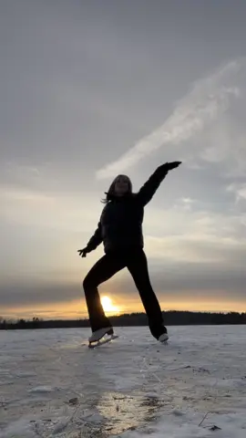 i miss winter :( #winter #scottstreet #IceSkating 