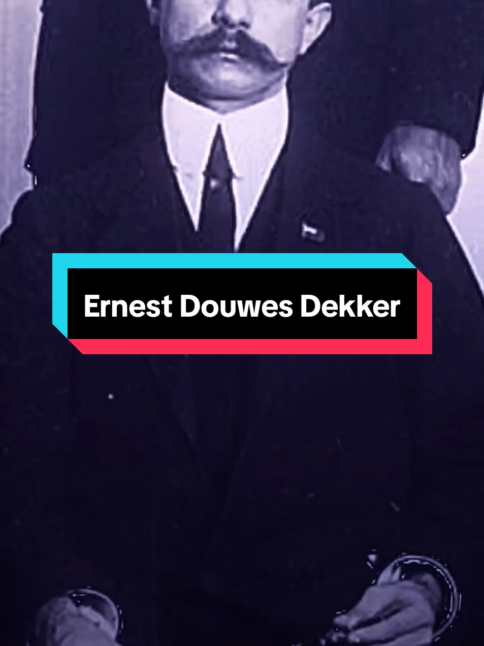 Ernest Douwes Dekker wafat pada dini hari tanggal 28 Agustus 1950 (tertulis di batu nisannya dan menurut berita-berita; 29 Agustus 1950 menurut perhitungan Barat) dan dimakamkan di TMP Cikutra, Bandung.
