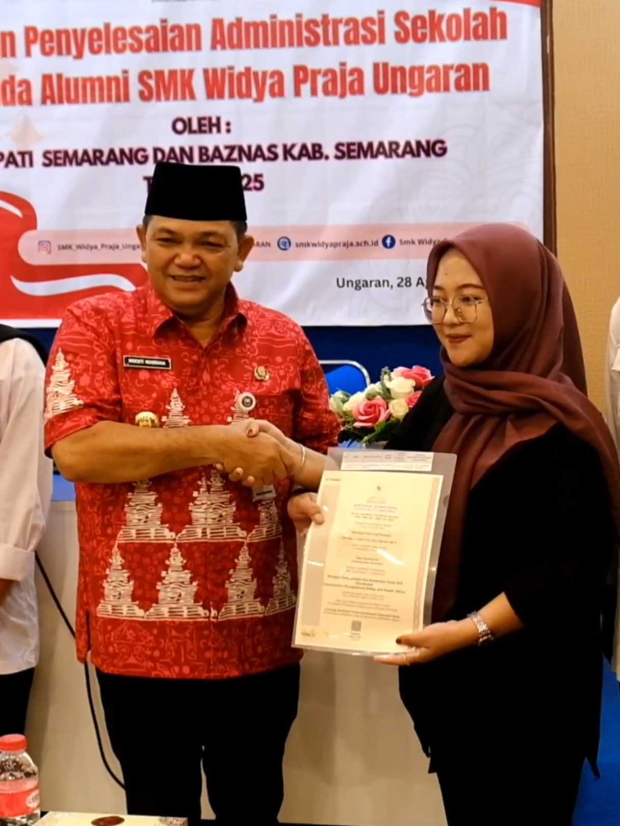 Alhamdulillah dengan bantuan bersama sama baznas dan seluruh pihak yang terlibat kami dapat menyelesaikan administrasi sekolah bagi para alumni SMK Widya Praja Ungaran.  Atas nama Pemerintah Kabupaten Semarang, kami menyampaikan apresiasi dan selamat kepada seluruh alumni. Semoga ilmu dan pengalaman yang diperoleh menjadi bekal berharga untuk mengabdi, berkarya, serta membangun masa depan yang lebih baik.  Jadilah generasi unggul yang membanggakan keluarga, sekolah, dan Kabupaten Semarang tercinta.