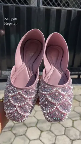Rs.1350/-  Size:36,37,38,39,40 Whatsapp at 9702047876 Ig:nepstep #nepstep #kolapurijutti #juttiinnepal #sandalforgirls #heelsforgirl 