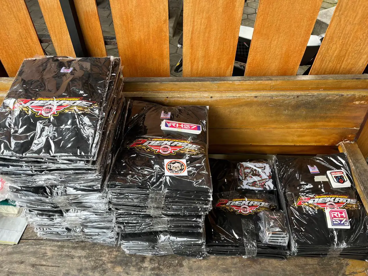 Gass sudah ready bolo size lengkap M L XL XXL XXXL Free Stiker & GANCI sat set langsung kerinjing kining #kaoscb #cbindonesia #cbbekicotnganjuk #cbwarujayeng #cbarmyindonesia 
