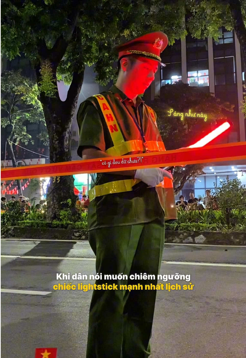 Matcha chiều cỡ đó đó mà khổ nỗi con dân chỉ quan tâm cái “lightstick mạnh nhất lịch sử” mà cô chú dí dí gán ghép làm ngại hết cả dân cả cán bộ  #80namquockhanh #dieubinhdieuhanh #a80 #lightstick 