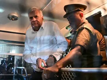 මේ දෑස කුමටද??? 🫣 #ranilwickremesinghe  #slpolitics #pukeamaaris