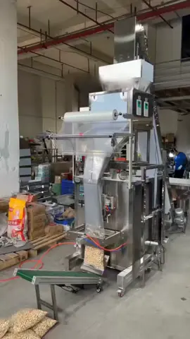 Popcorn packaging machine, weighing, packaging and sealing integrated machine, 500-1000g#foodpackaging #Packaging #packagingmachine #packer #AutomaticPackagingMachine 