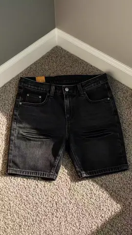 CELANA PENDEK JEANS RINDKEL PRIA #celanapendek #celanapendekjeans #celanajeanspendekringkel #jeans #jeanspendekpria 