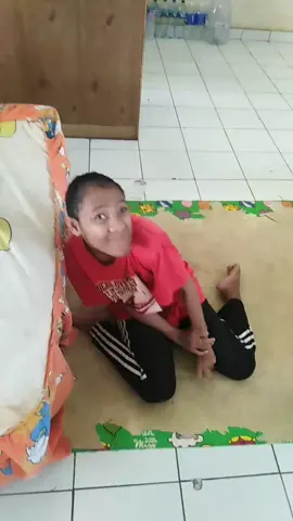 Mf yah rambut fitri jd pndek,,, mksh fitri doa nya,, doa yg sama buat fitri