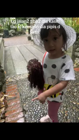 Kl gak dia yg laporan aku gk tau kl dia di kasih pipis sembarangan. Pdl dah tak kasih tau pipis bawa k toilet atau kasih pipis d Pampers selesai pipis D copot Pampers nya . 