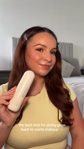 @rhode skin glazing mist is my go to for glowy makeup, just look at the difference ✨🤍 #rhodeglazingmist #rhode #rhodeskin #rhodeskincare #glowymakeup 