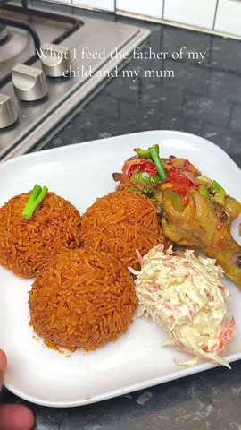 Guess who opt for Jollof rice with chicken and guess who opt for Jollof rice with Fish?  #explore #eatwithme #jollofrice #dinner #zaynabazeez 