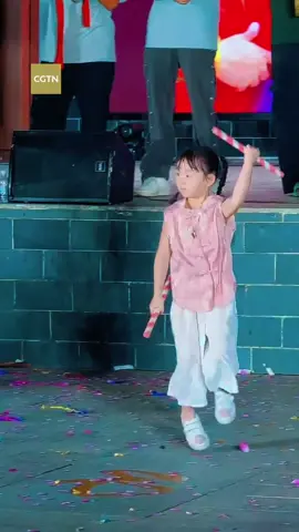 At a Yingge dance training session, 6-year-old Zhuang Enqi was full of energy, dancing confidently among the adult performers.