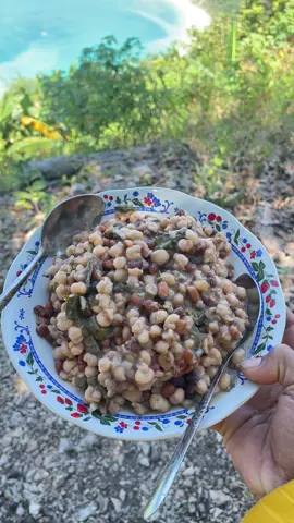 Menikmati alam di temani makanan khas Timor jagung bose 🌽 #nttpride🏝🔥 