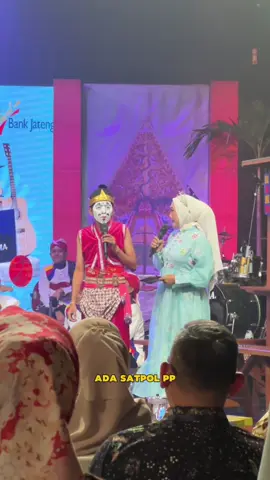 Pelayanan pemerintah itu harus memudahkan warga. Opo wae persoalannya pendidikan, kerja, lingkungan, hingga mental health bisa diselesaikan di kampung lewat Posyandu Plus. Monggo datang ke Posyandu Plus jadi tempatmu mengadu. #respatiardi #surakarta #posyandu 
