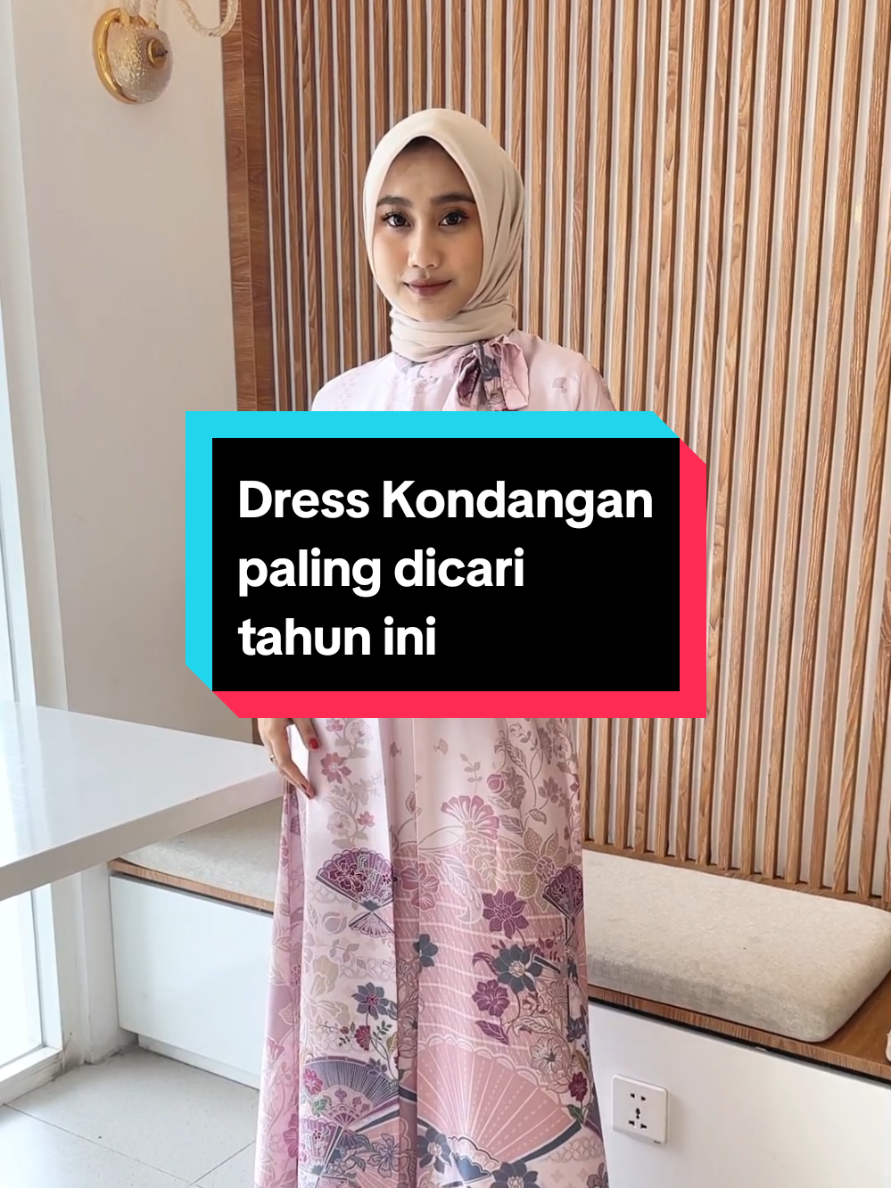 ✨ Review singkat Pekalongan Series ✨ Dress kondangan elegan & nyaman yang wajib ada di lemari kamu 💐 ✔️ Armani Import Premium ✔️ Cutting A-line anggun ✔️ Detail kerah shanghai + pita leher Cocok banget buat kondangan & acara formal 💃 Favoritmu warna apa? 👇 #FYP #FashionHijab #ShirinZeinIndonesia #OOTDMuslimah #dresskondangan 