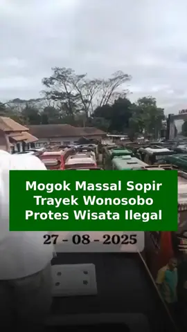 Ratusan sopir trayek resmi yang tergabung dalam Paguyuban Pengemudi Dieng Batur (PPDB) menggelar mogok massal di Terminal Mendolo dan Gerbang Mandala Wisata Wonosobo pada Rabu, 27 Agustus 2025, sebagai bentuk protes terhadap maraknya kendaraan pikap dan jeep wisata yang secara ilegal mengangkut penumpang ke kawasan wisata Dieng dan basecamp gunung-gunung, sehingga menurunkan pendapatan mereka hampir 50 persen dalam dua bulan terakhir; para sopir menuntut penegakan hukum agar penggunaan kendaraan bak terbuka untuk angkutan penumpang dihentikan sesuai peraturan yang berlaku karena keberadaan angkutan ilegal ini tidak hanya merugikan secara ekonomi tapi juga berpotensi membahayakan keselamatan dan merusak citra pariwisata Dieng; aksi damai ini menyebabkan Terminal Mendolo dan Gerbang Mandala Wisata dipenuhi bus trayek resmi yang parkir, sementara Kepala Dinas Perumahan dan Kawasan Permukiman dan Perhubungan (Disperkimhub) Wonosobo menegaskan bahwa penindakan angkutan ilegal merupakan kewenangan Pemerintah Provinsi Jawa Tengah, dengan pihak kabupaten hanya berperan sebagai fasilitator dan mediator serta telah meneruskan laporan ke provinsi untuk difasilitasi pertemuan dalam mencari solusi tanpa menimbulkan ketegangan di lapangan. <#1327176136853028956> #mogokmassal #DemoSopir