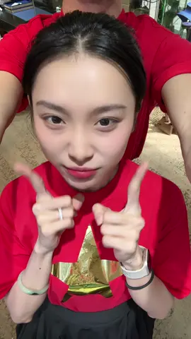 heheh đoán coi đằng sau là ai