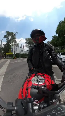 Es que me agarró el curva  #humor #paratii #motos #mago 