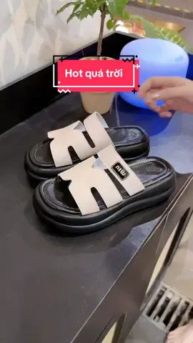 Đôi dép mà nó xinh quá trời. #muataitiktokshop🛍 #vyreview #tiktokshop88 #depquaingang #depsandal 