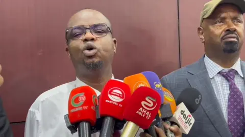 Murashax maxamed jabuutaawi oo hada isdiiwaangaliyay baarlamaankana kacodsaday inay doortaan