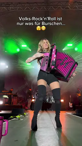 …😉💗💄🎀🌄#melissanaschenweng #alpenbarbie #2025 #live #harmonika 
