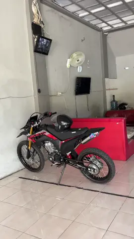 motor e wae ganteng oponeh seng ndwe🤭🫣😂#fyp #fypdong #crf #crf150l #masukberandafyp 