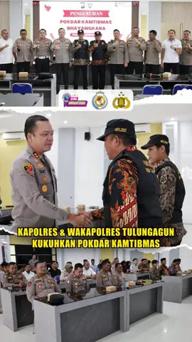 Kapolres & Wakapolres Tulungagung Kukuhkan Pokdar Kamtibmas Tulungagung - Kapolres Tulungagung AKBP Muhammad Taat Resdi, S.H., S.I.K., MTCP., bersama Wakapolres Kompol Arie Taufan Budiman, S.I.K., M.I.K., mengukuhkan Pokdar Kamtibmas (Kelompok Sadar Keamanan dan Ketertiban Masyarakat) Rabu 27 Agustus 2025. Pokdar Kamtibmas merupakan organisasi masyarakat yang bermitra dengan Polri untuk membantu menciptakan dan memelihara Kamtibmas. Adapun Tugasnya antara lain mengedukasi masyarakat tentang kamtibmas, mendeteksi sejak dini potensi gangguan kamtibmas, membantu menyelesaikan masalah, dan lain-lain. Di harapkan dengan Di kukuhkan Pokdar Kamtibmas, bisa semakin menekan gangguan kamtibmas dan mewujudkan lingkungan aman dan kondusif di Kabupaten Tulungagung. Sumber : Humas Polres Tulungagung #polisi #polri #polrestulungagung #pokdarkamtibmas 