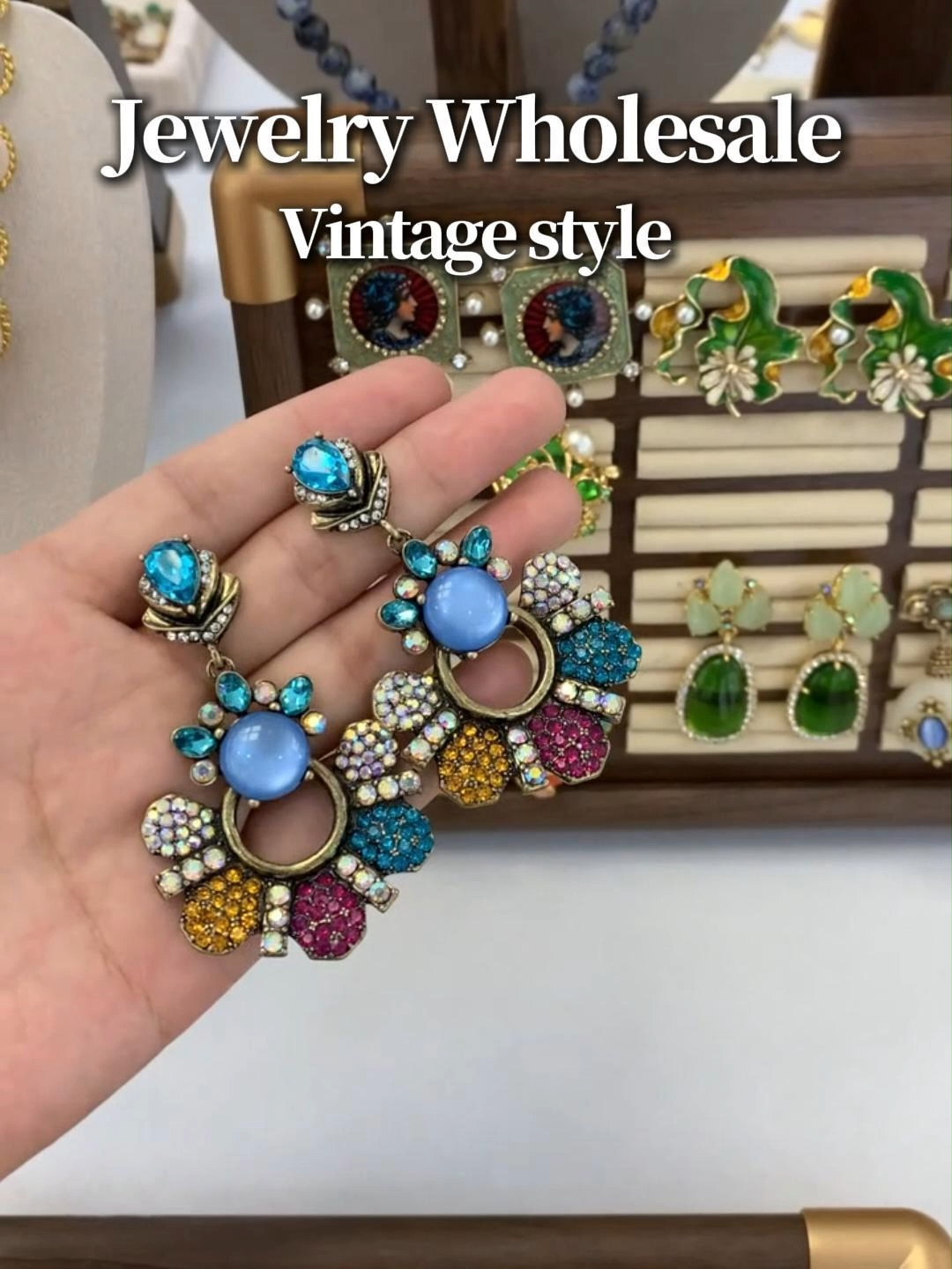A variety of high-quality jewelry, very cheap, want to buy some #jewelry #jewelryfactorychina #necklace #earrings #ring #yiwu #wholesale #jewelrywholesaler #goodsfromChina #bracelets #sourcingtips