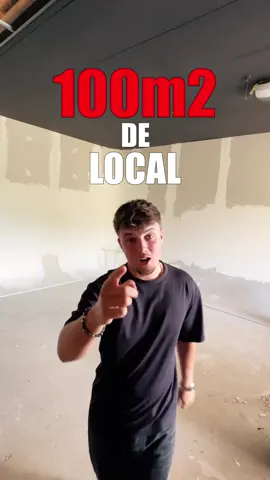 Gros chantier sur cette partie du Studio : le cyclo prend forme petit à petit ! C’est clairement la pièce, maître de l’espace, et j’ai tout autant hâte que vous voir le rendu une fois terminé 😝💪🏽 • • • #studiophoto #studiobuild #videomaking #productionvideo