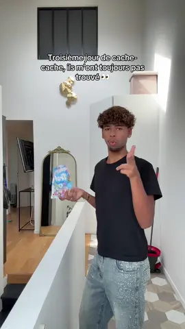 J’espère qu’ils vont pas voir que le paquet de bonbons disparu