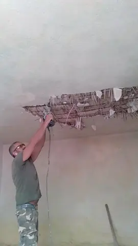decopertat tencuiala tavan cu ajutorul unui prelungitor atizanal pentru daltă ✌️