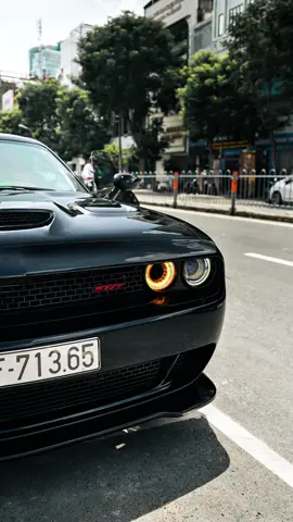Anh chủ xe dễ tính và cái xe ngầu bánh nóc của ảnh 🥷🖤 #fiftysixteam #56team #speedbunny #carsoftiktok #dodge #hellcat #srt #tiktokgiaitri #fyp #xuhuong #photography #apple #canon #sony 