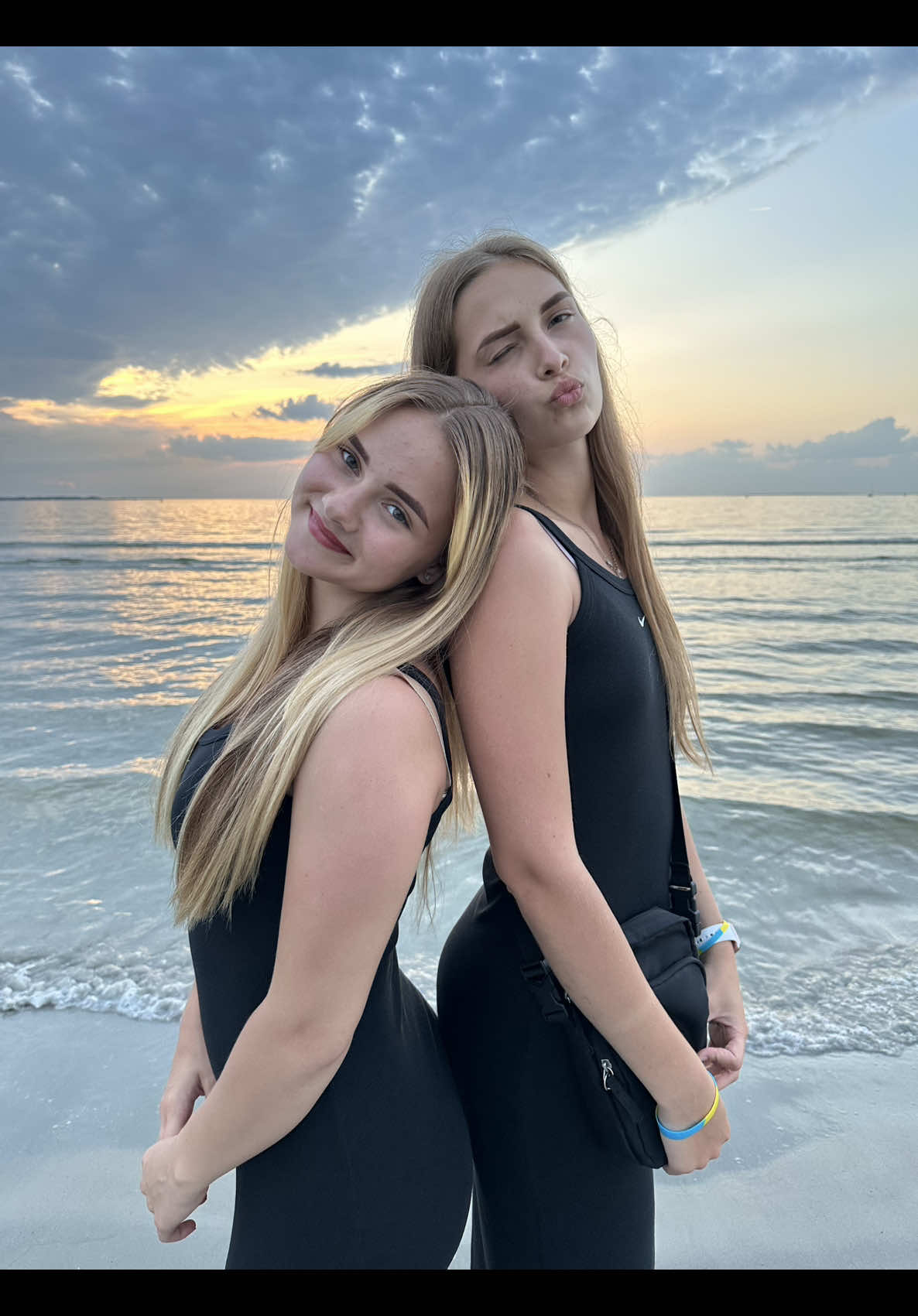 #valerianegurenkoodessatallinn #sisters #sunset #ukrainiansineurope🇪🇺 