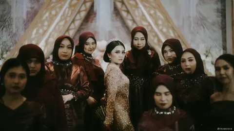 dibalik cerita Bobby&Claudia yang dikemas kedalam wedding cinema. a story by framedia #weddingconcepts #weddingcreators #weddingtiktok #weddingviral #weddingsamarinda #weddingvideosamarinda #cinematicwedding #weddingdress #weddingteaser #weddingseason 