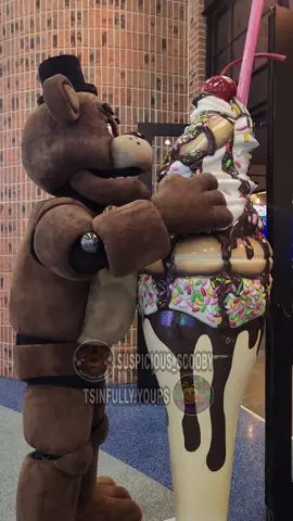 Freddy Sized IceCream @Suspicious_Scooby @Kalahari Resorts #fnaf #fivenightsatfreddys #freddyfazbear #cosplay #colossalcon 
