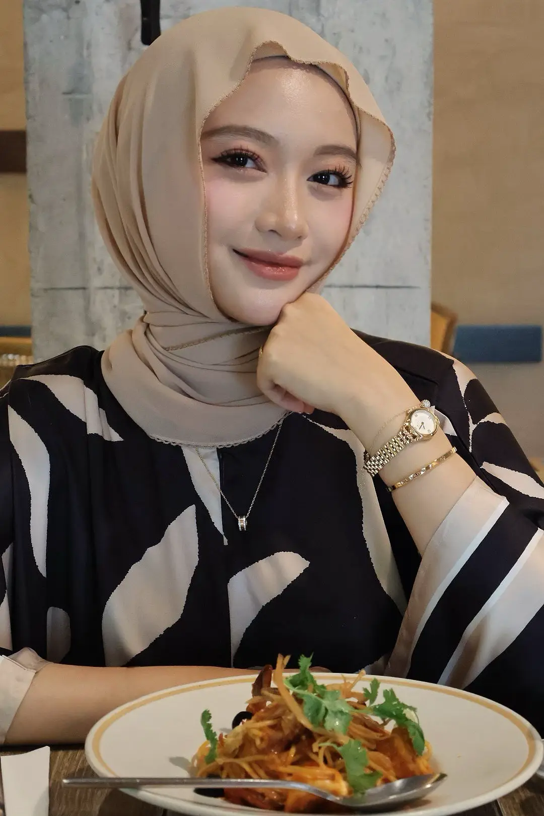 ⏱️ Elevate your everyday look with timeless elegance ✨ I’ve been loving my @danielwellington piece – sleek, minimal, and perfect for any outfit! 💫 The best part? You can now enjoy up to 40% OFF sitewide + an extra 20% OFF with my code RYHANA20 🔥 Don’t wait – shop your favorites today and thank me later 😉 👉 Check out @DanielWellington and use my code before it’s gone! #DWambassador