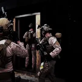 American military training 🔱🦾 ⚠️Fakeweapons⚠️ #fakeweapons⚠️⚠️⚠️ #militaryedit #viral #militarytraining #pourtoii 