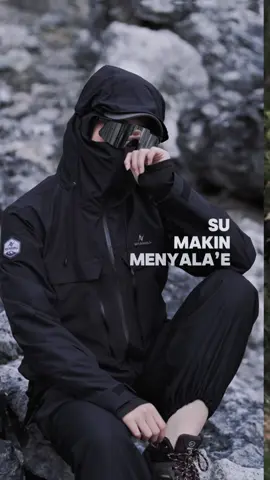black or white ??? #wildshell #wildshellprotecouradventure #jaketgunungwaterproof #jaketgorpcorewildshell 