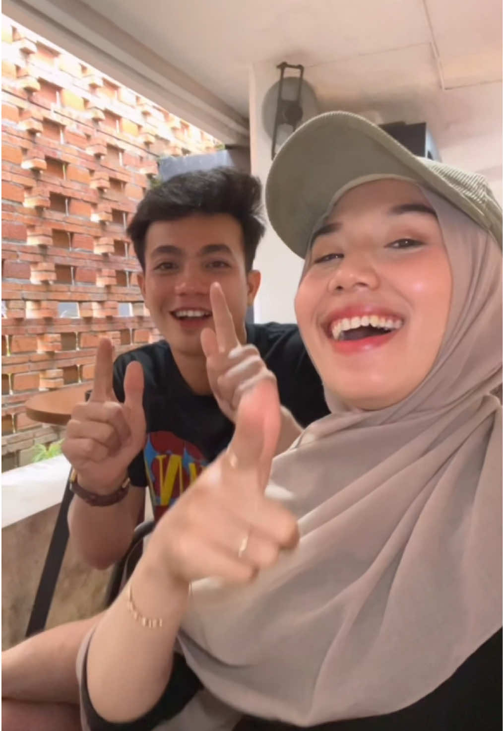 baru sadar kalo gerakan nya sama😋 . . . . #fyp #pov #ririivickyy #foryou #pasangancouple 