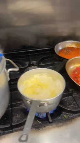Buona sera e buongiorno a tutti, guarda che bello simply the best of the Chatterbox in Pleasantville, New York, cooking for friends that become family ciao ciao a tutti#fypage #Chatterbox #Giuseppe #Amazing #Cooking