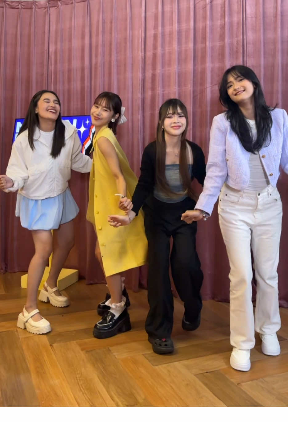 Gimana jadinya kalo Gen 2, 3, 4, dan 9 ini berkumpul??? 😊 Saksikan malam ini jam 7 malam di YouTube Waktu Indonesia Hiburan!  #MantanIdol #WaktuIndonesiaHiburan #Ashel