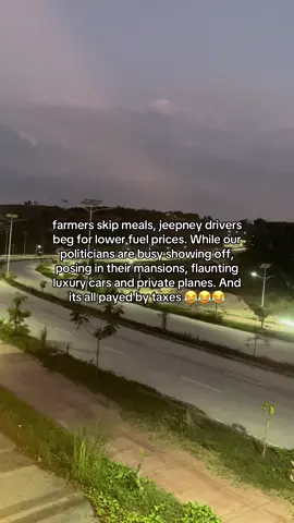 they be living lavish lifestyle while the tax payers? the hell #corruption #onlyinphilippines #homlina🤍 #savannah🦖 #vanna_asff 
