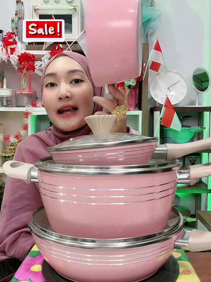 [Exclusive Ischaindyofc PO Dikirim 30 Hari] TEXANIA Set Alat Masak Lengkap isi Wajan Frypan & Panci Soup Cantik Gagang Kayu Anti Lengket Bahan Alumunium Double Bottom Size 18,24,26cm Free Obeng Kitchenware #fypシ゚viral🖤tiktok #ischaindyofficial #ischaindy #nyamandipakai #multifungsi #bisacod #gajiansale #9.9sale #texaniaxindy #antikarat #setpink