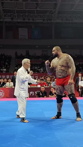 This time,the elderly man didn’t give an inch at all #kungfu #wushu #master #taichi #ai 