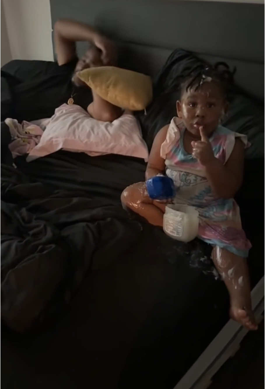 When a father takes care of a baby😂#fyp#baby#dad#funnyvideos #foryou #usa🇺🇸 #usatiktok 