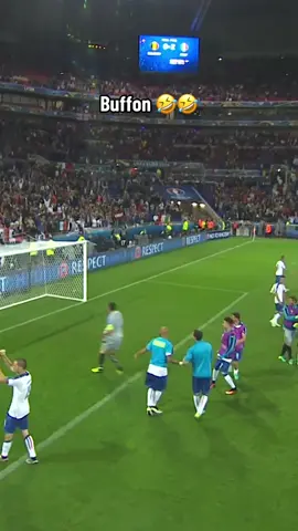 That’s one way to celebrate 😅 #EURO2016 #Buffon 