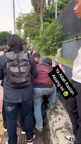 Suasana Kondisi terkini Sore Di DEPAN KANTOR DPRI JAKARTA !  #jakarta #demojakarta #dprri #demodprri #indonesia🇮🇩 