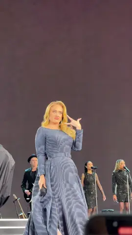 #adele #adelelive #adelefans #helloadele#whoisthisdiva 