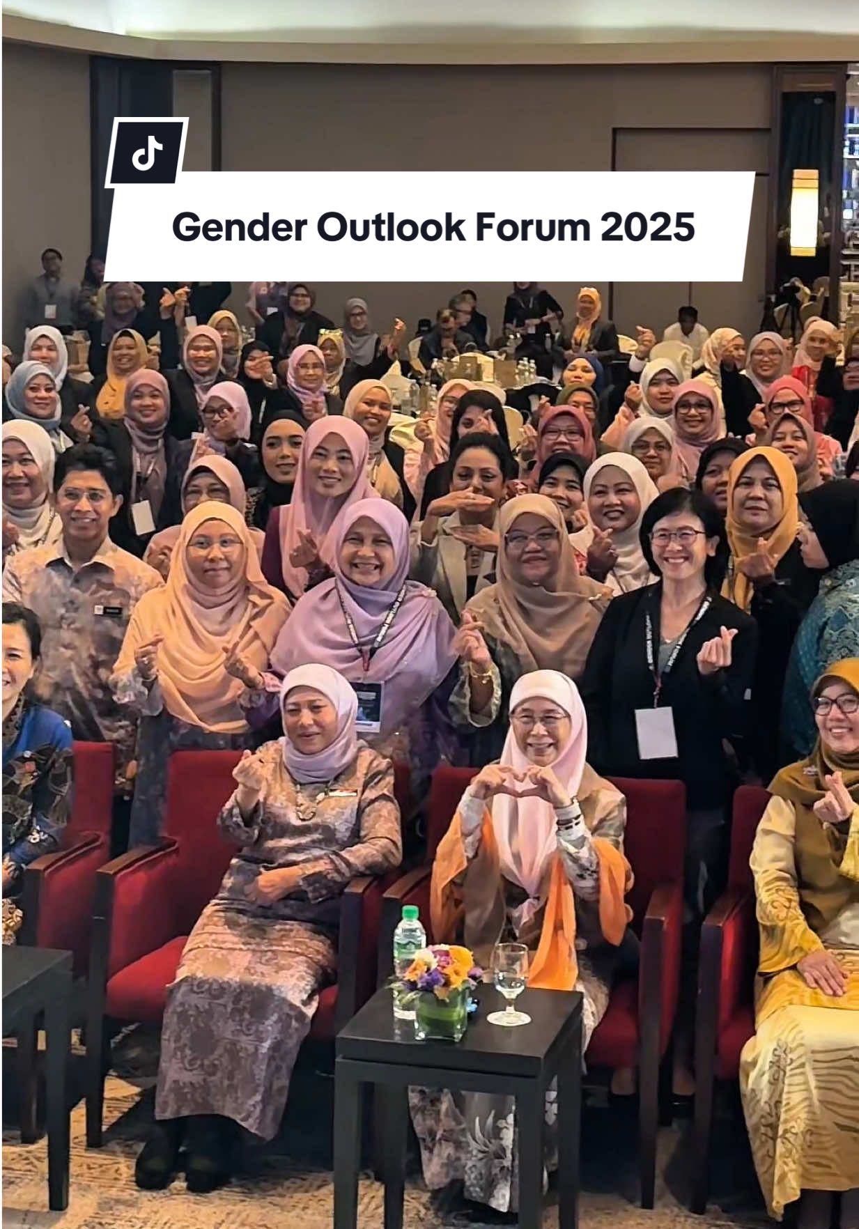 Pagi tadi saya bersama pemimpin ASEAN di Gender Outlook Forum 2025, anjuran Wanita Berdaya Selangor yang telah dirasmikan oleh YB Dato' Seri Dr Wan Azizah Wan Ismail. Kami mempunyai tujuan yang sama—untuk menyokong kesaksamaan jantina dan keterangkuman sosial  Wanita mahukan suara mereka didengari, potensi dikenali dan kesaksamaan gender di semua peringkat diperjuangkan  #fyp #kpwkm #MalaysiaMADANI #RancakkanMADANI #wanita 